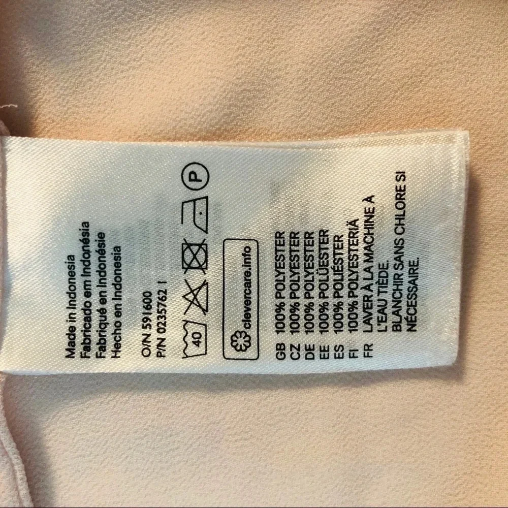 H&M Blouse size 6.  Pleats in the front. Pale pink - Picture 5 of 5